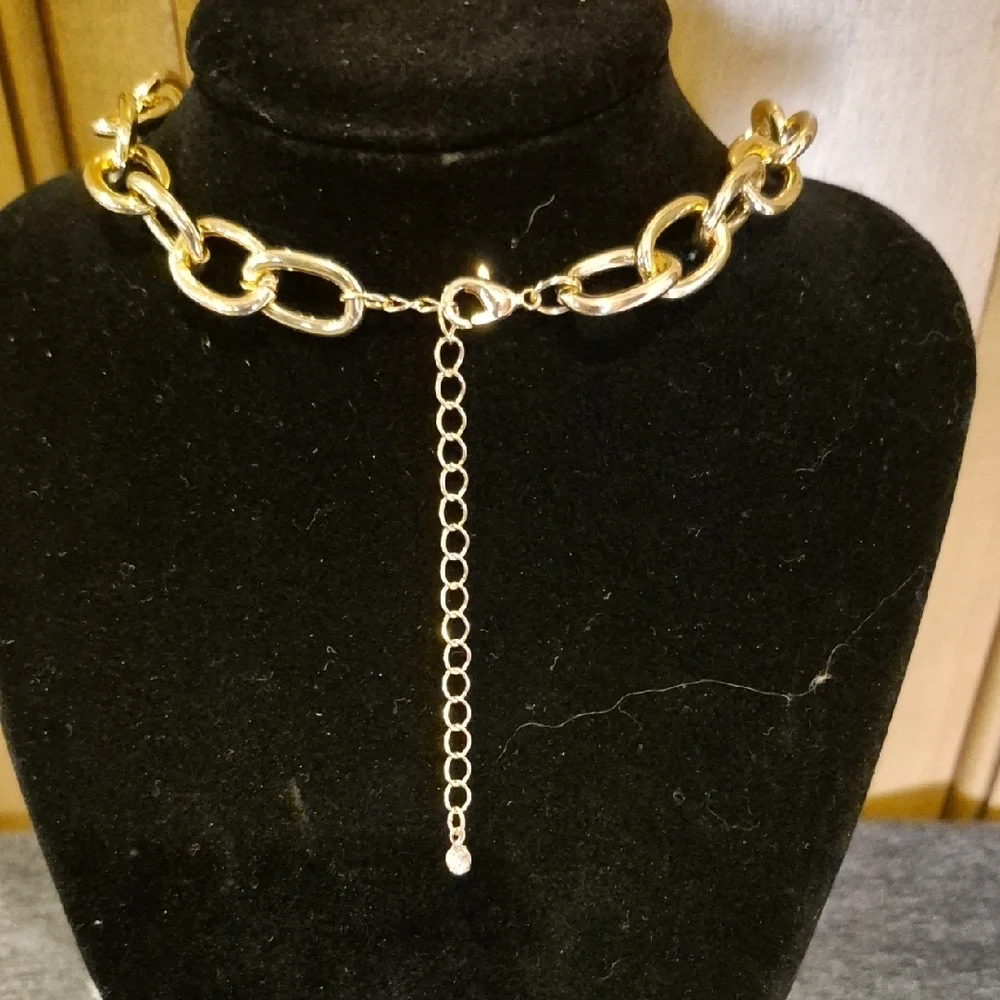 Chic Gold Link Necklace - Picture 2 of 2